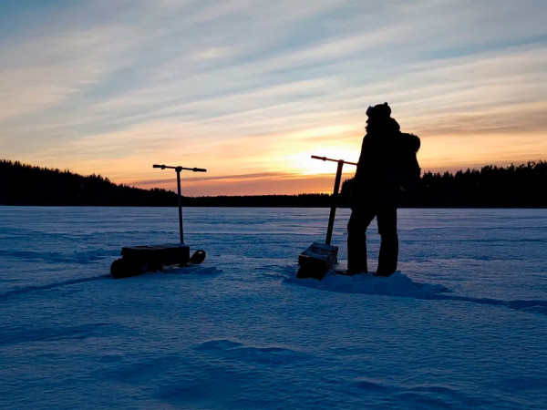 Chasse aux aurores boréales avec scooters des neiges électriques